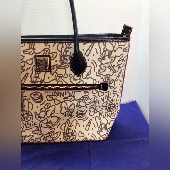 Dooney & Bourke 2022 Disney Minnie Mouse black and white line art tote bag - Picture 14 of 14